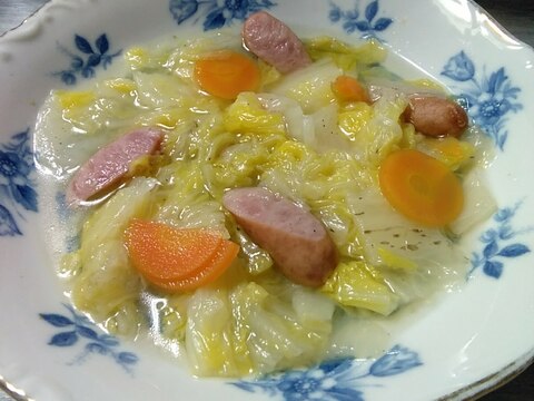 クリスマスに✨ごろごろソーセージと白菜のスープ